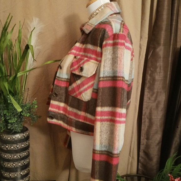 Stylish cropped wool like jacket💅😘💄👛 - Picture 3 of 7